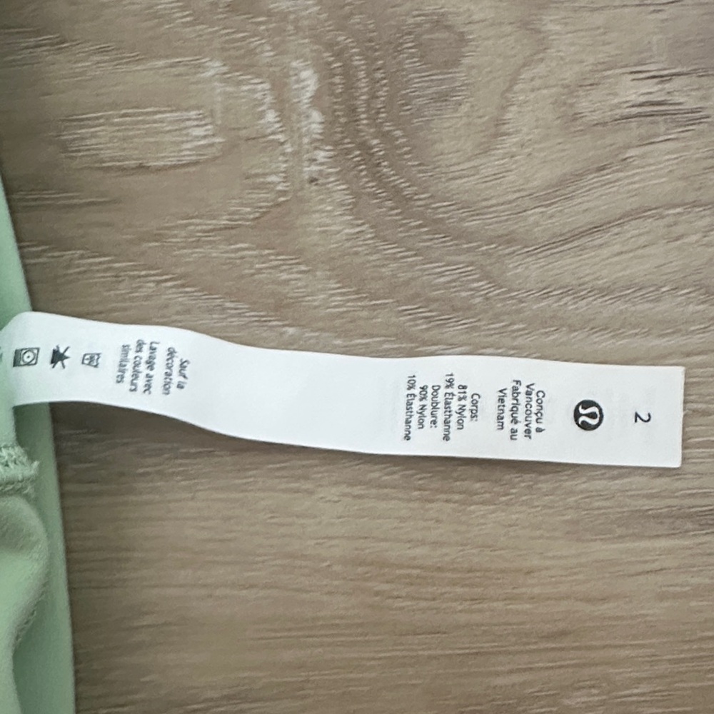 Lulu lemon size 2 - Picture 2 of 3